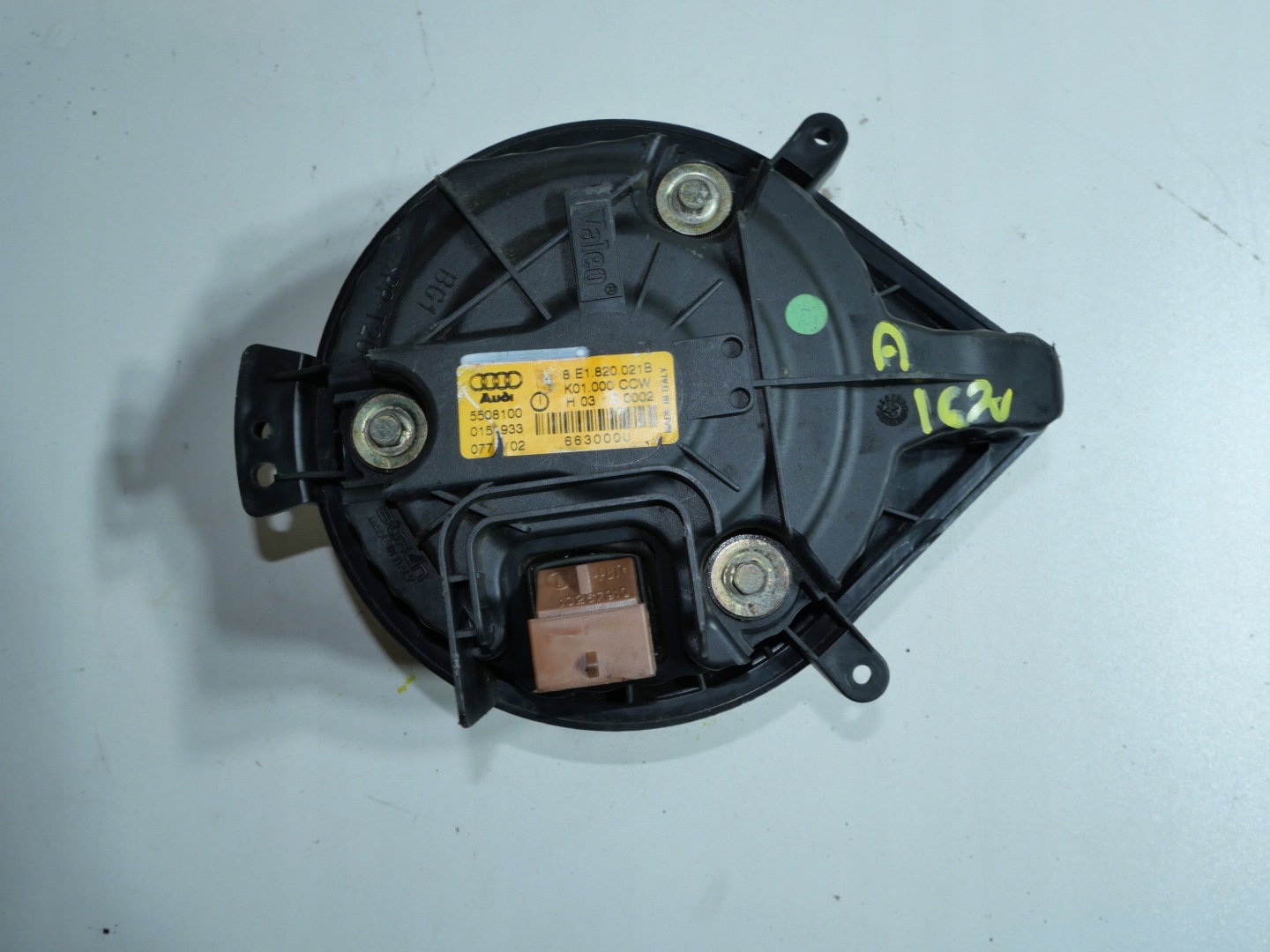 AUDI A4 B6 ventilátor topení tOPENÍ 8E1820021B