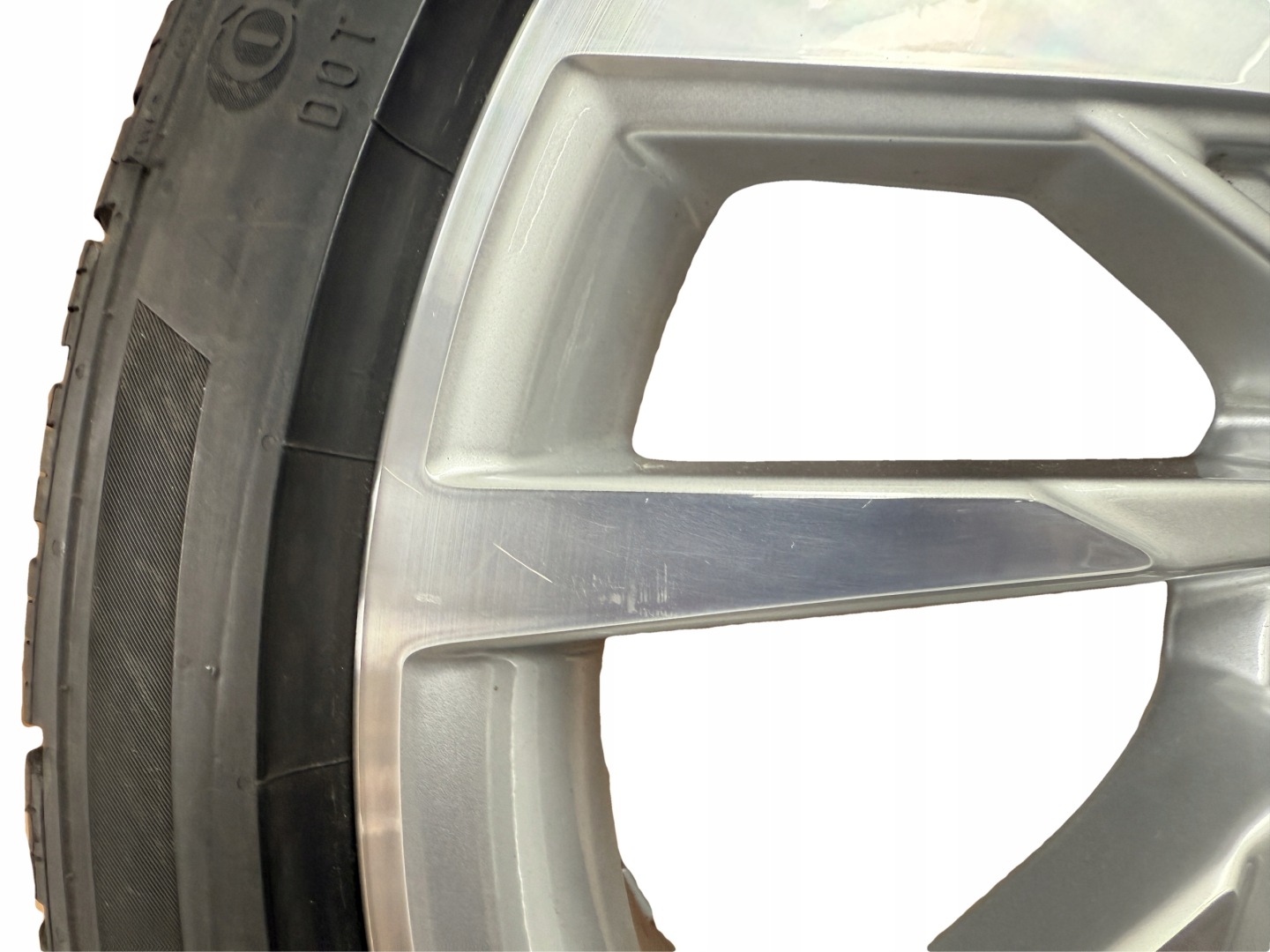 AUDI A3 8Y wheels discs 225/40R18 CONTINENTAL