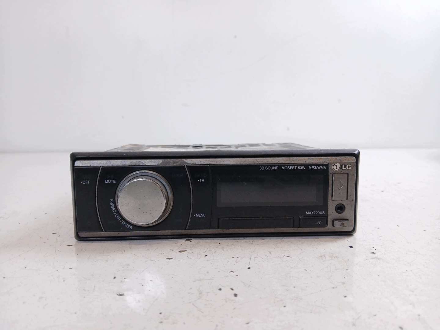 LG MAX220UB radio RADIO AUX CD