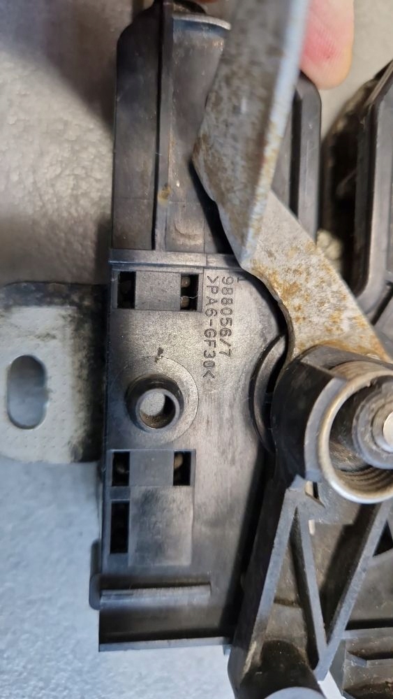 Ford Mondeo MK IV bonnet latch lock 9880567