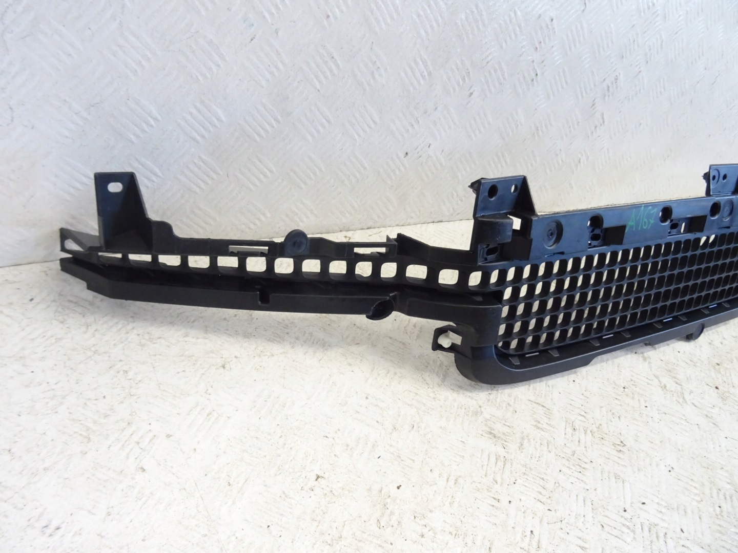 LAND ROVER DEFENDER L663 grill grille of a bumper front front