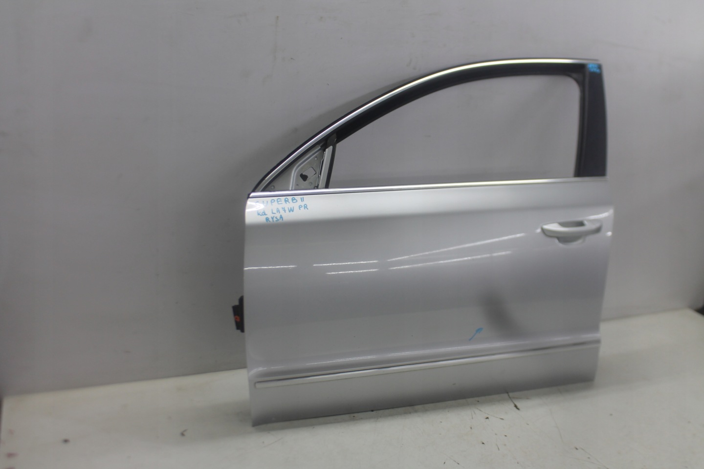 door left front left front SKODA SUPERB II of wheels. LA7W 08-13