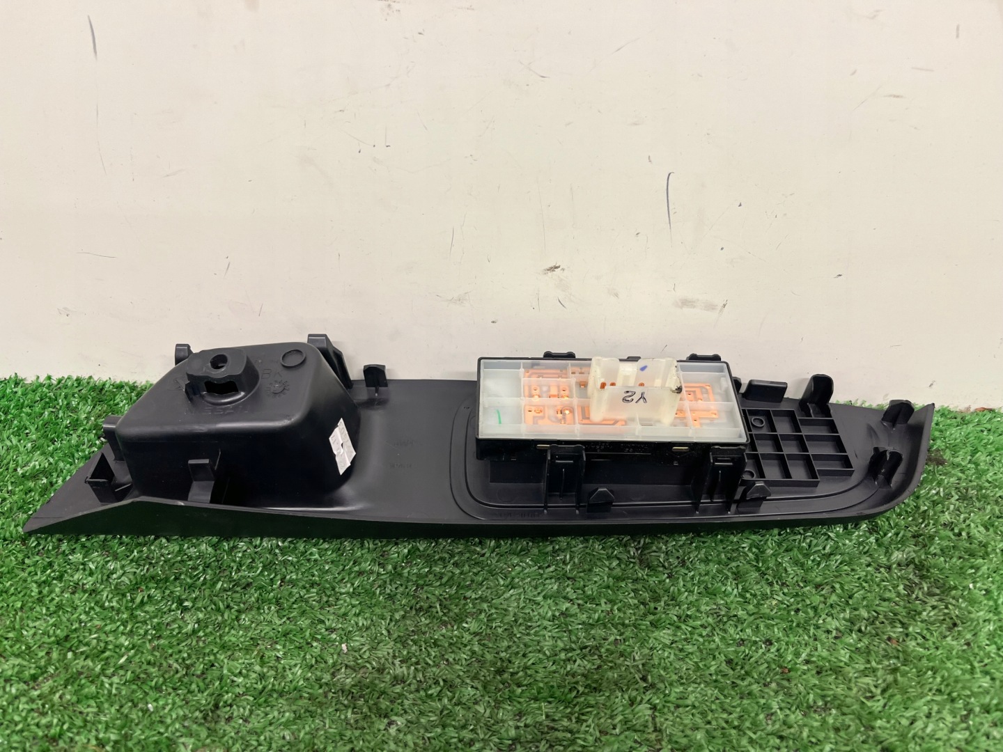 control panel windows of the passenger right front NISSAN MICRA K14