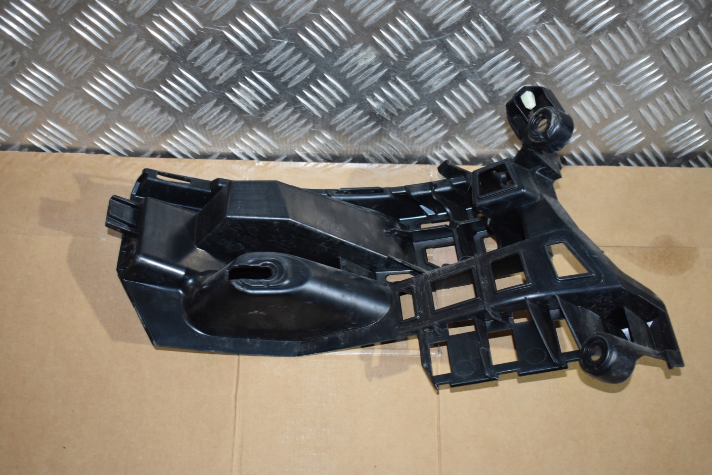 IDEALNY bumper bracket rear part rear right PORSCHE MACAN 1