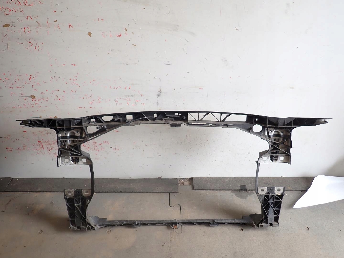 Schlossträger AUDI A4 B9 2015- 8W0805594