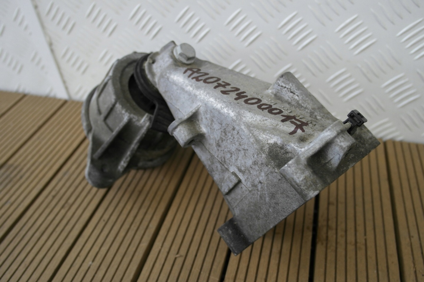 MERCEDES E-KLASA W207 1.8 CGI holder engine mount A2072400017 OE