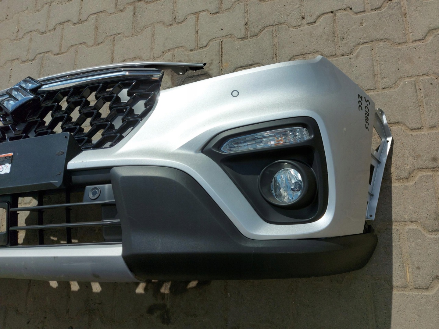 Suzuki SX4 S-cross II, 2023 bumper front srebrny zcc complete bundle pdc