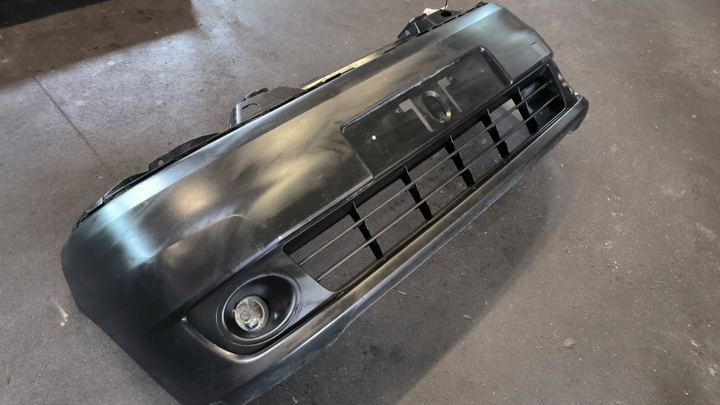 bumper front black NISSAN NV 200