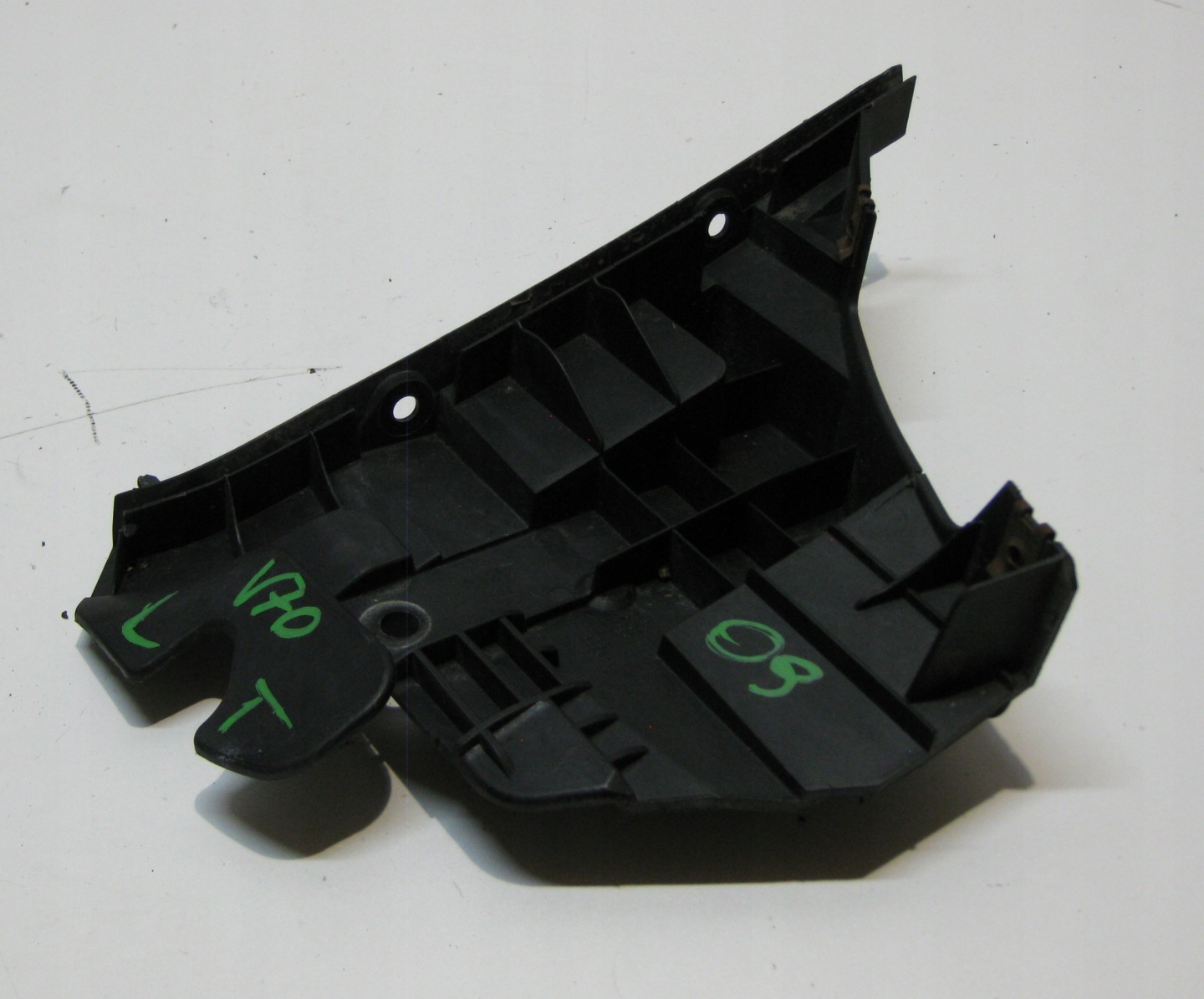 VOLVO V70 2.0 D 09R support holder of a bumper left front 31265344