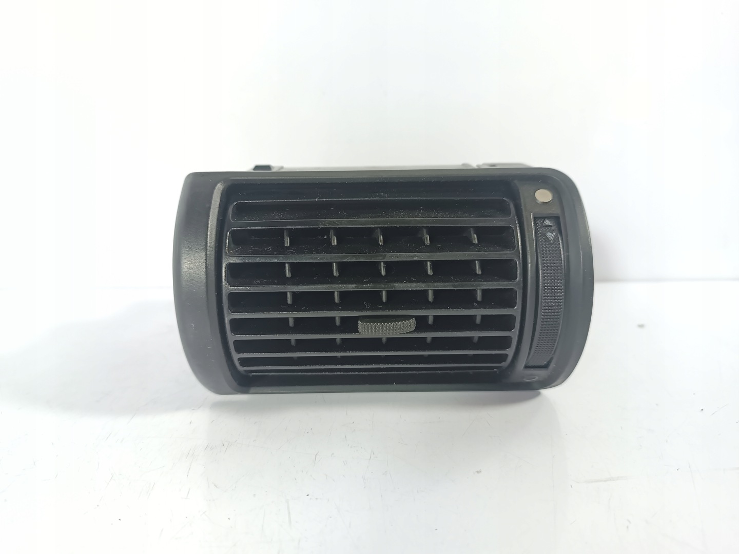 Audi A4 B5 93-01 grid air conditioning devices air right driver´s OE 8D1820902