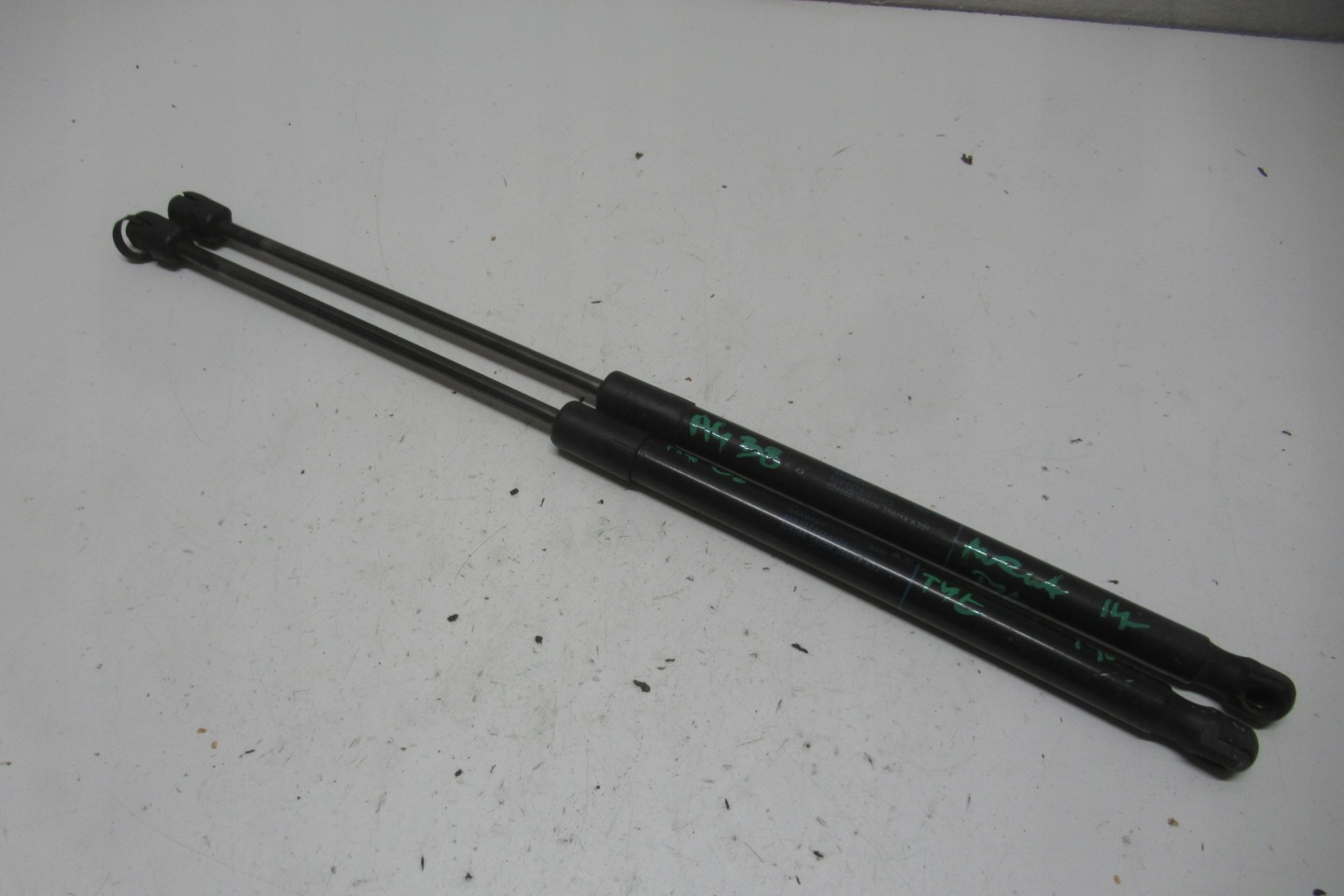 AUDI A4 B8 FL 2.0 TFSI 14R Dämpfer heckklappe heck 8K9827552A