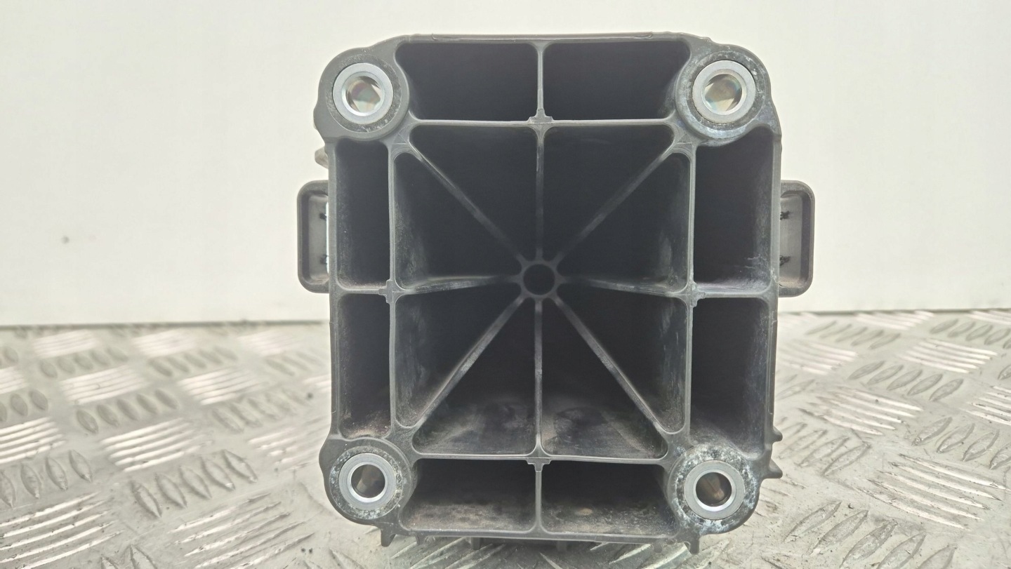 engine mount Mercedes C300 W205 A2642200300 M264.920