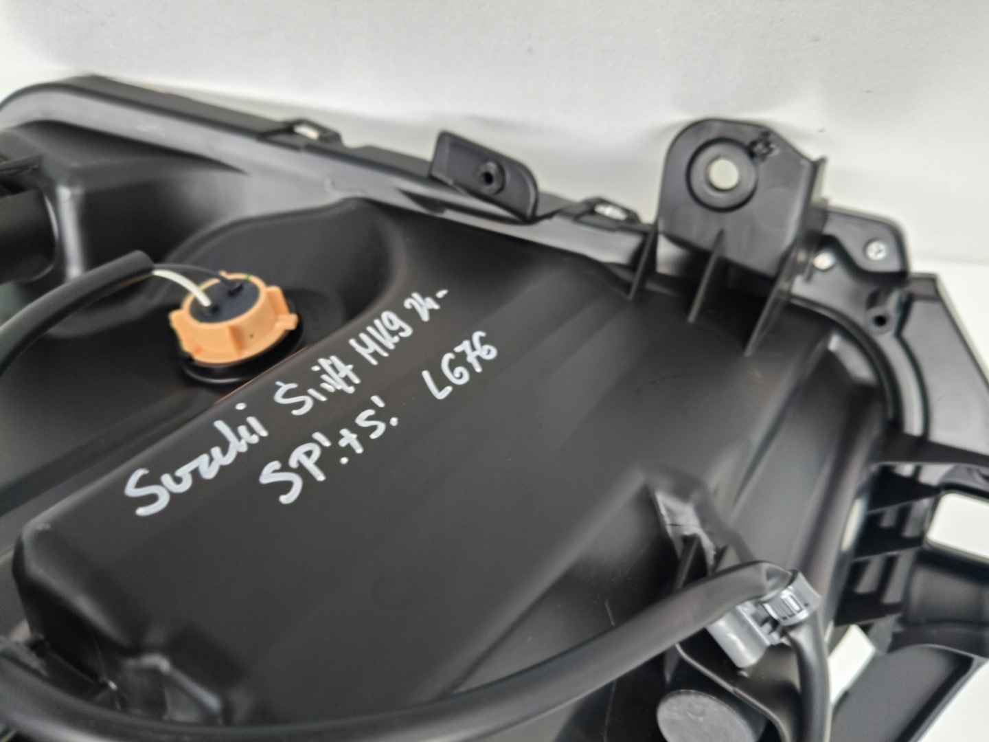 light right REFLEKTOR SUZUKI SWIFT MK9 24- FULL LED
