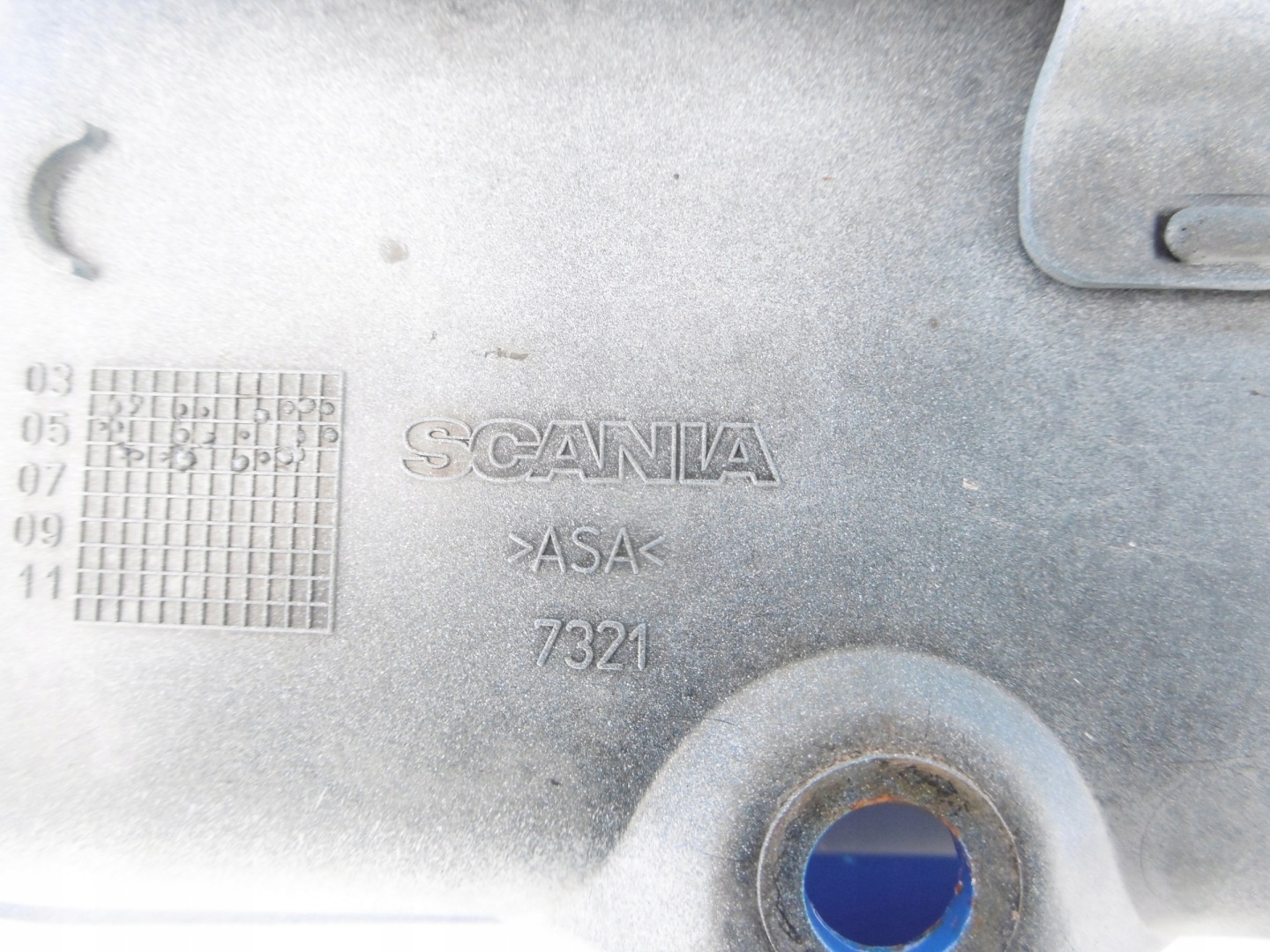 kryt pod oknem levá SCANIA R