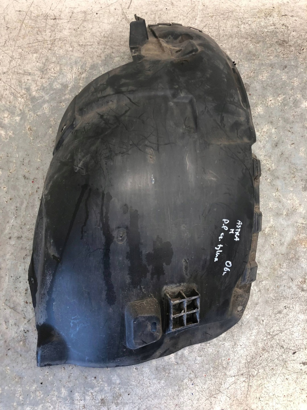 mudguard right front part rear OPEL ASTRA H 13125605