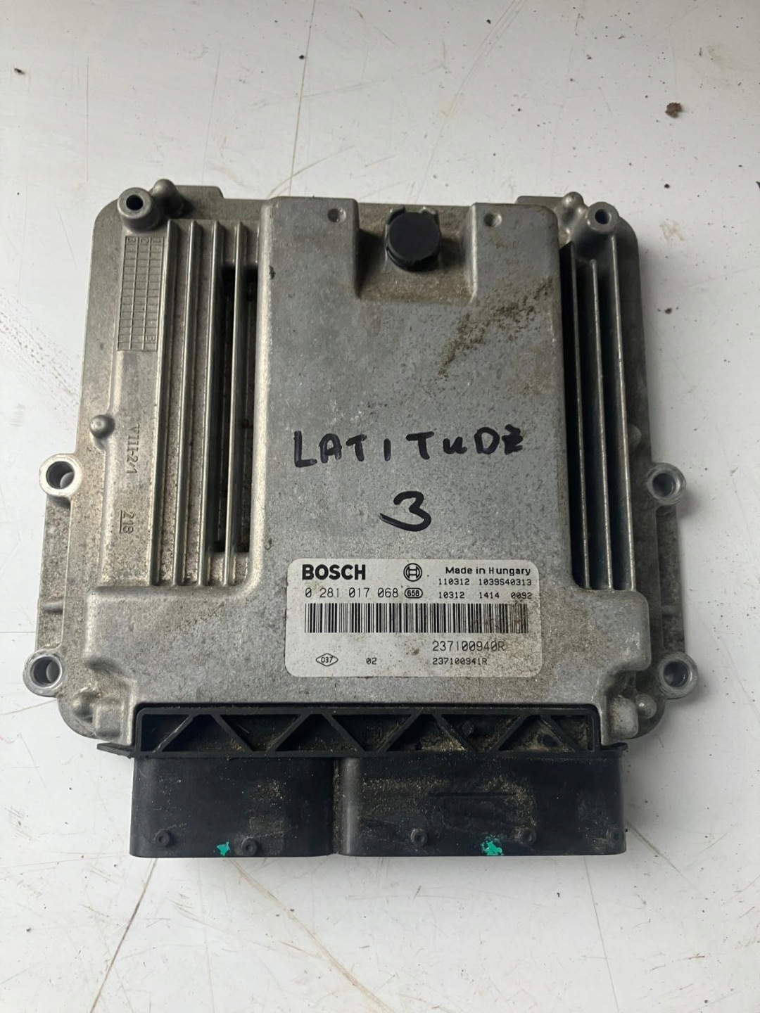 computer of the engine LATITUDE 3.0 DCI 237100940R 237100941R