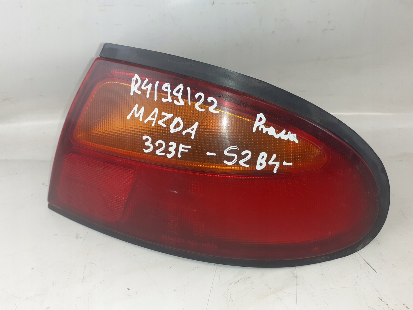 Licht rechts heck MAZDA 323F 98R