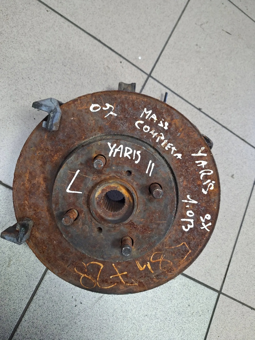 swing left front Toyota Yaris II 06-11