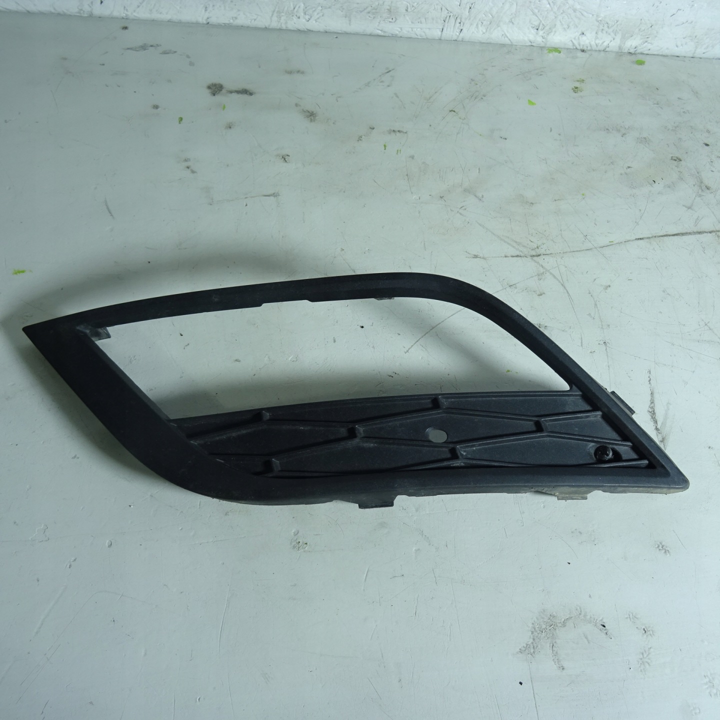 SEAT TOLEDO IV 4 left grid of a bumper 6JA807681