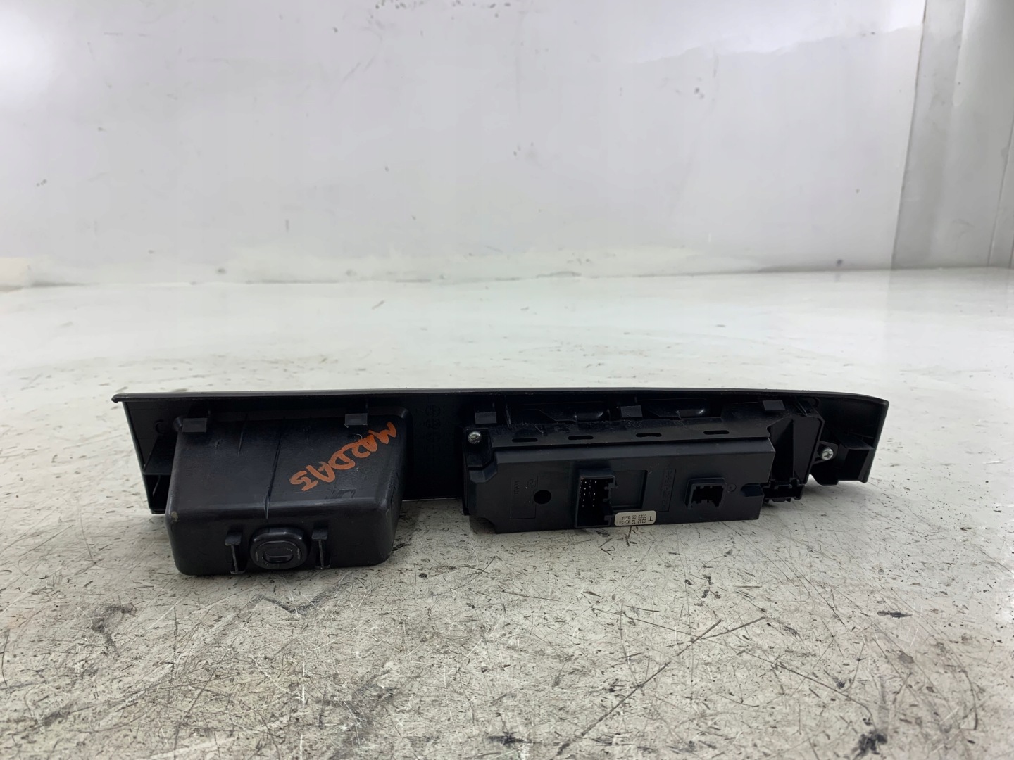 MAZDA 5 a CR PANEL okna levý předek řidičů CC64684L6D