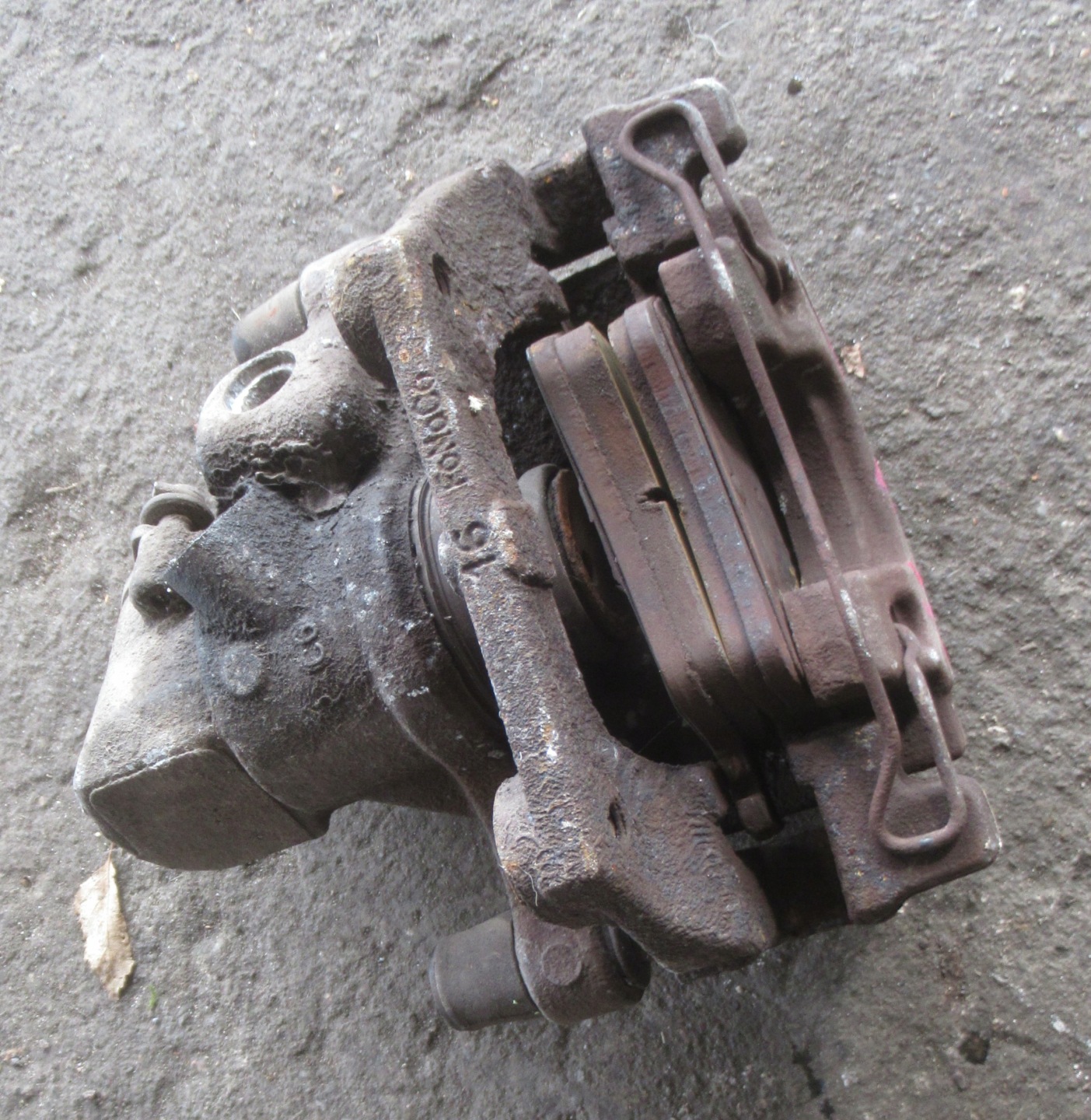 VOLVO V50 2.4 D 06R caliper brake left rear part