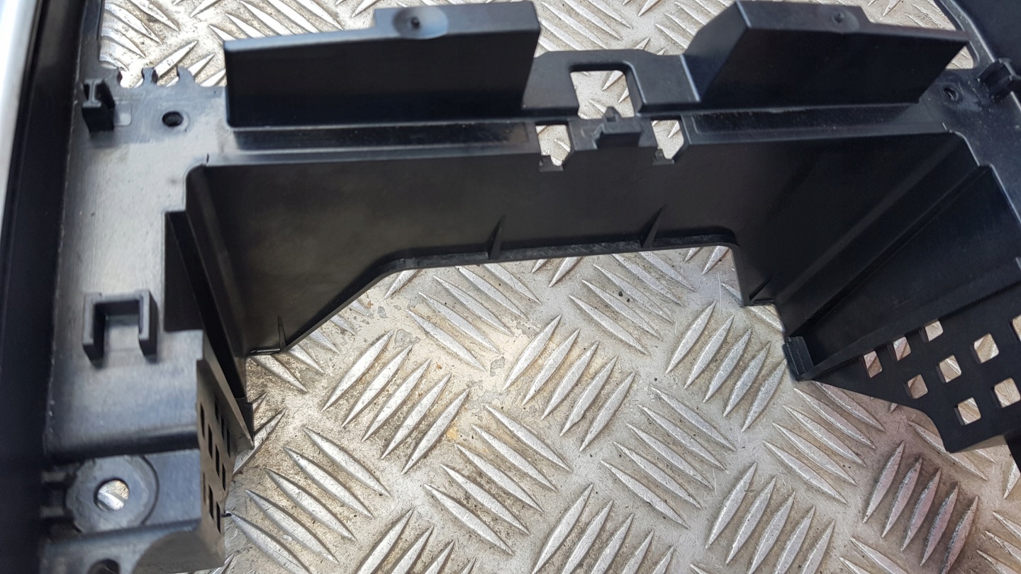 MERCEDES W169 frame central controls RADIA of the dashboard