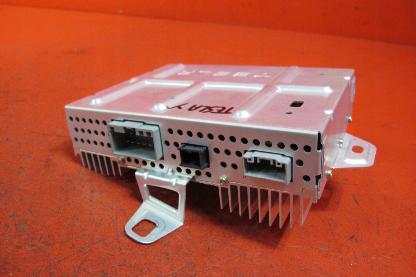 Tesla MODEL Y amplifier RADIA AUDIO 1507152-01-B