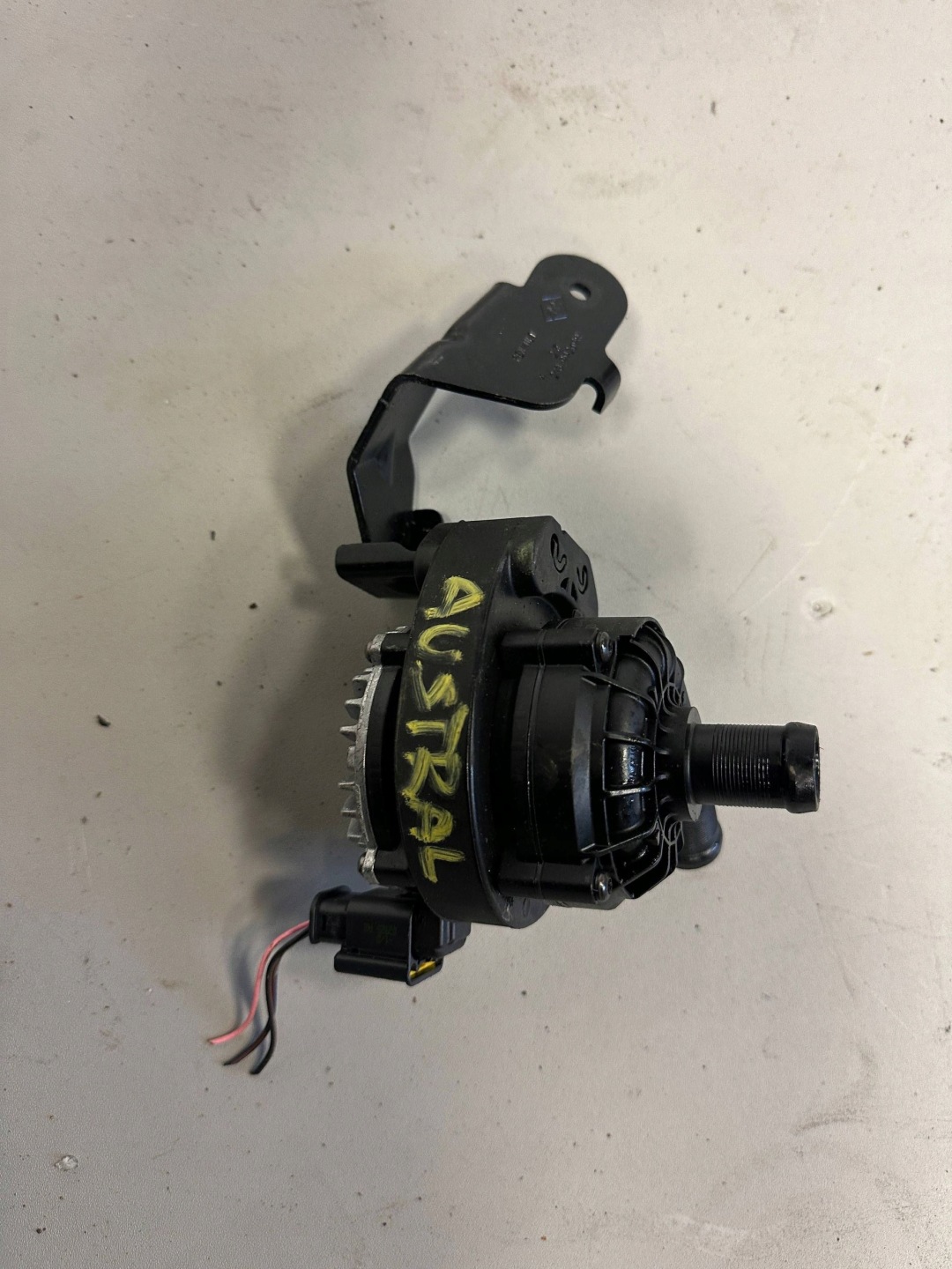 RENAULT AUSTRAL water pump 210101470R