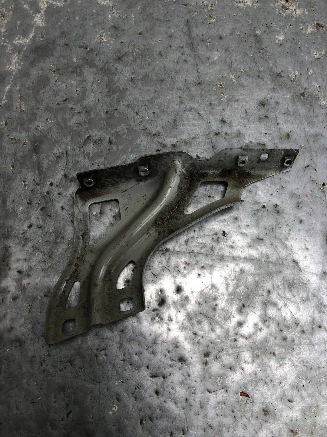 Console Aile Gauche Avant AUDI Q3 8U 8U0821135