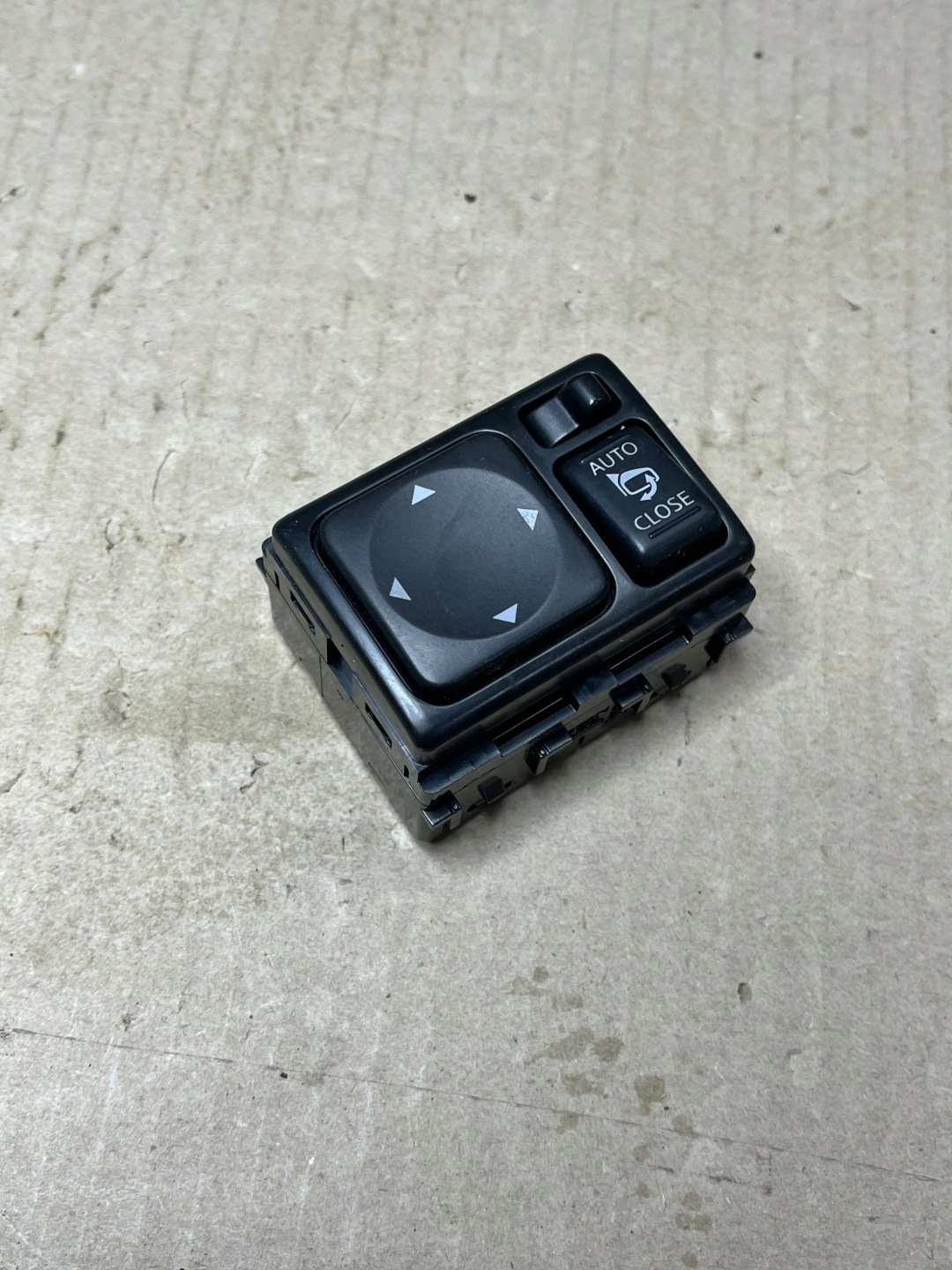 mirror control switch Nissan Juke and F15 255701HA2K