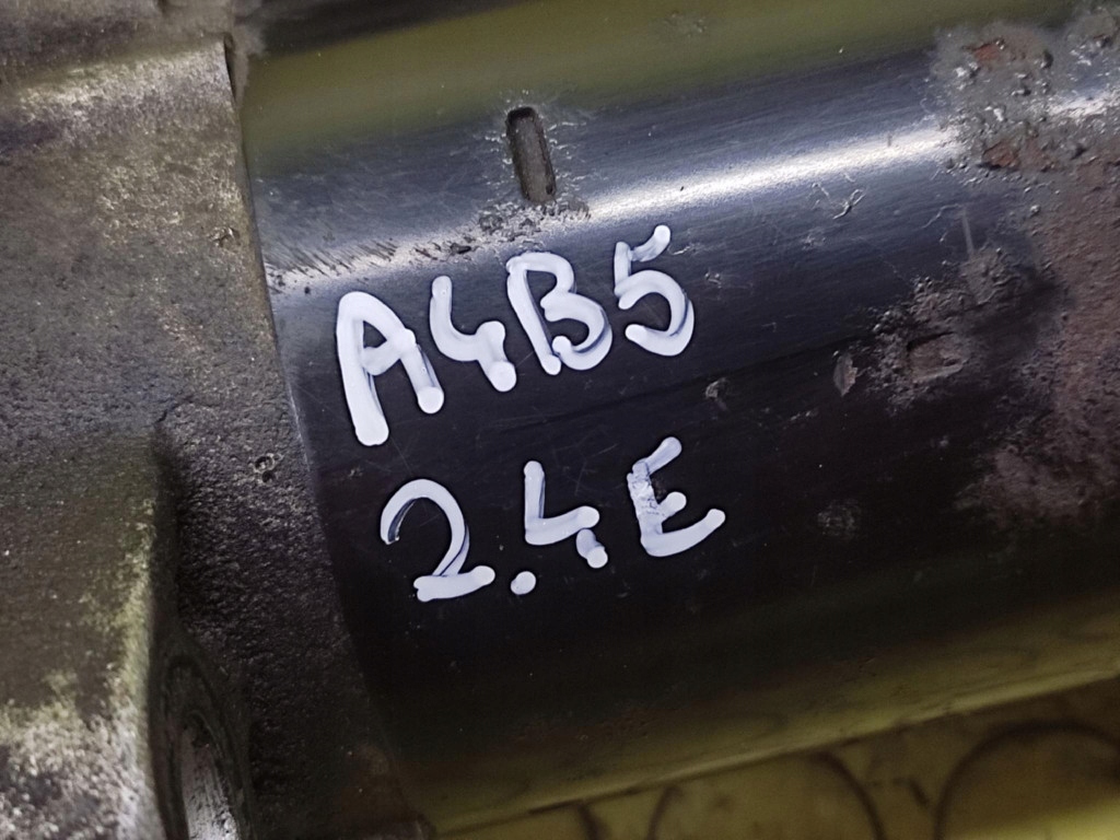 AUDI A4 B5 2.4 startér