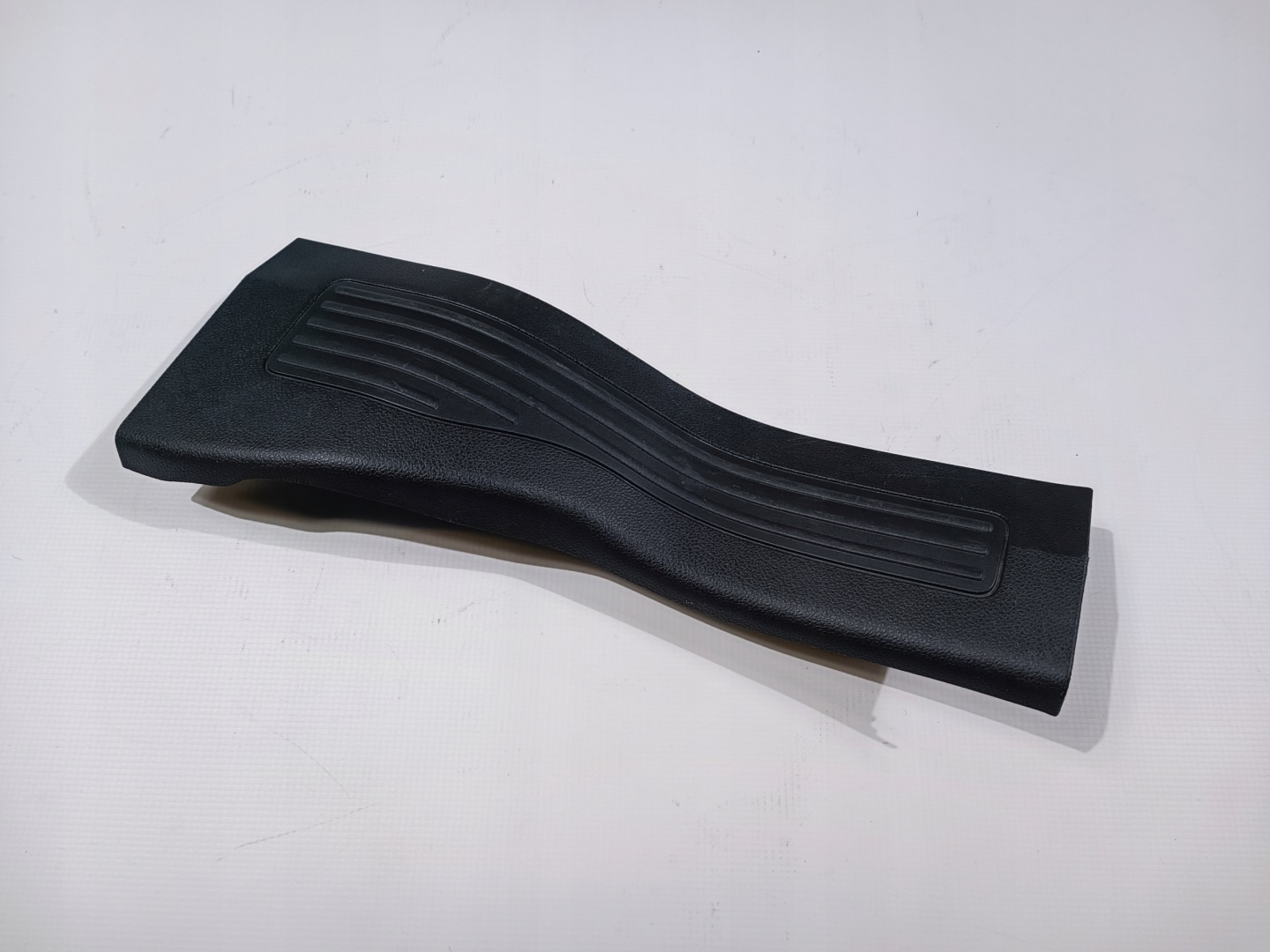 cap moulding of the threshold left rear part Ford Explorer 11-19