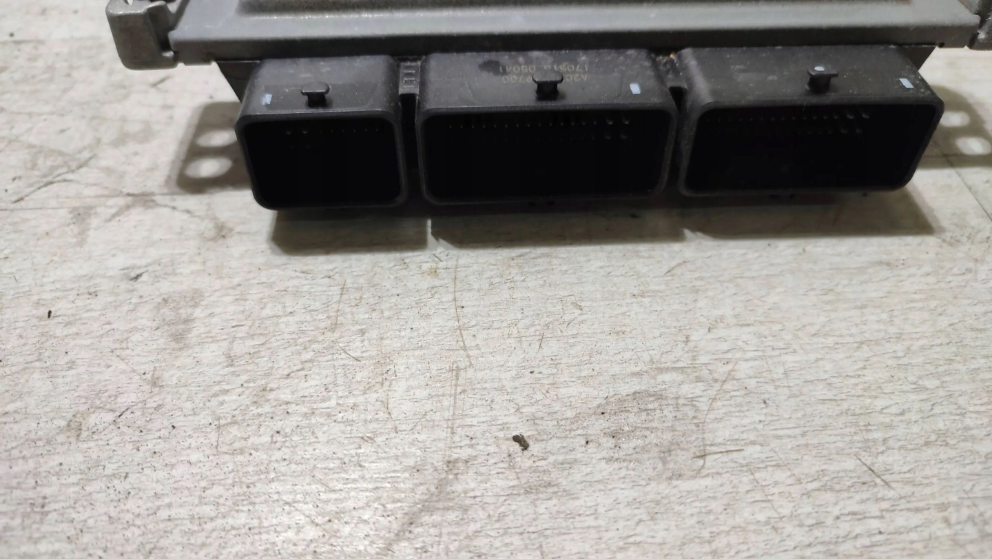 Mercedes-Benz A W176 2017 Sterowniki Motore