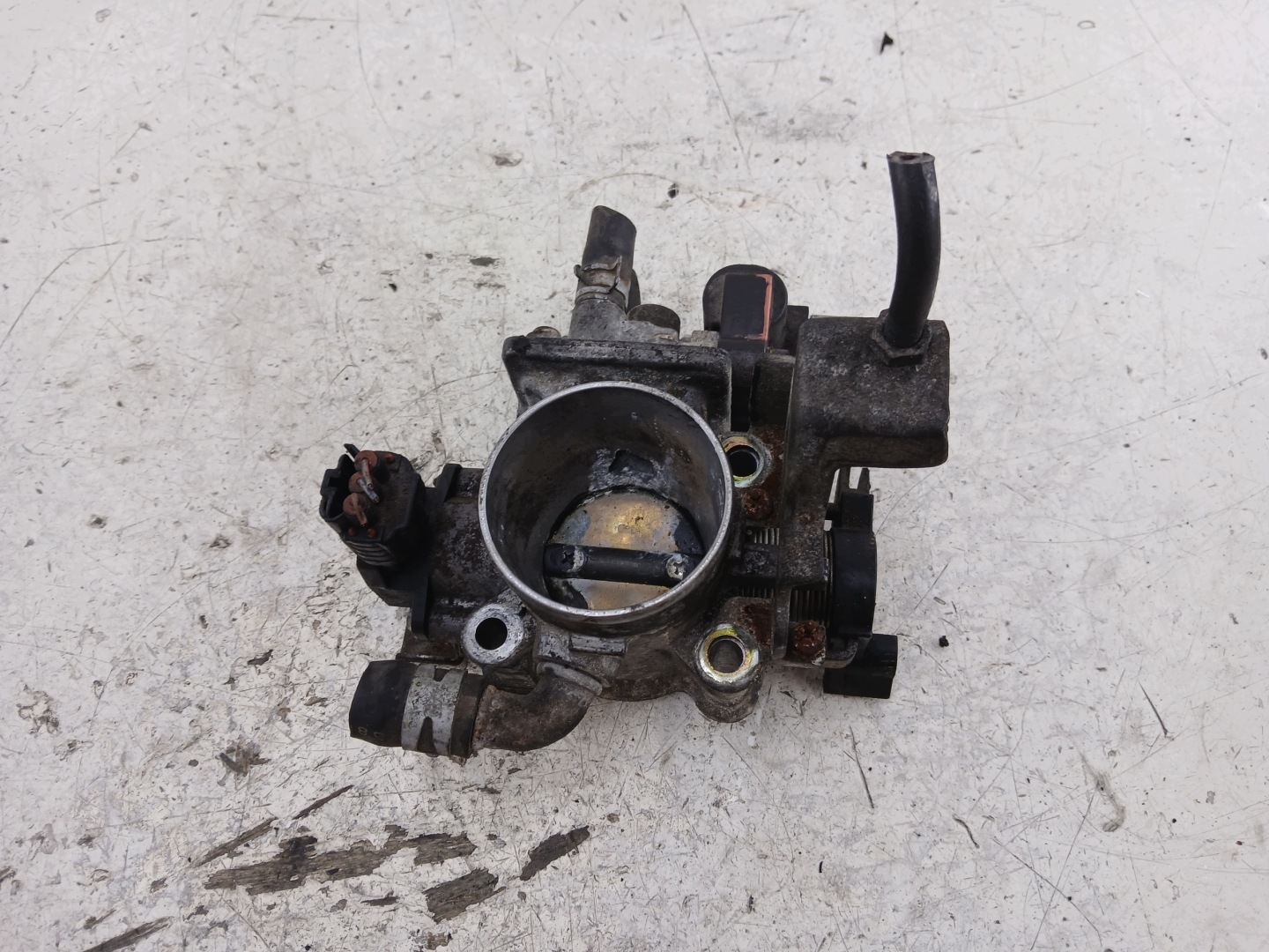 SUZUKI LIANA e 1.6 Valvola a farfalla 18137-83E01