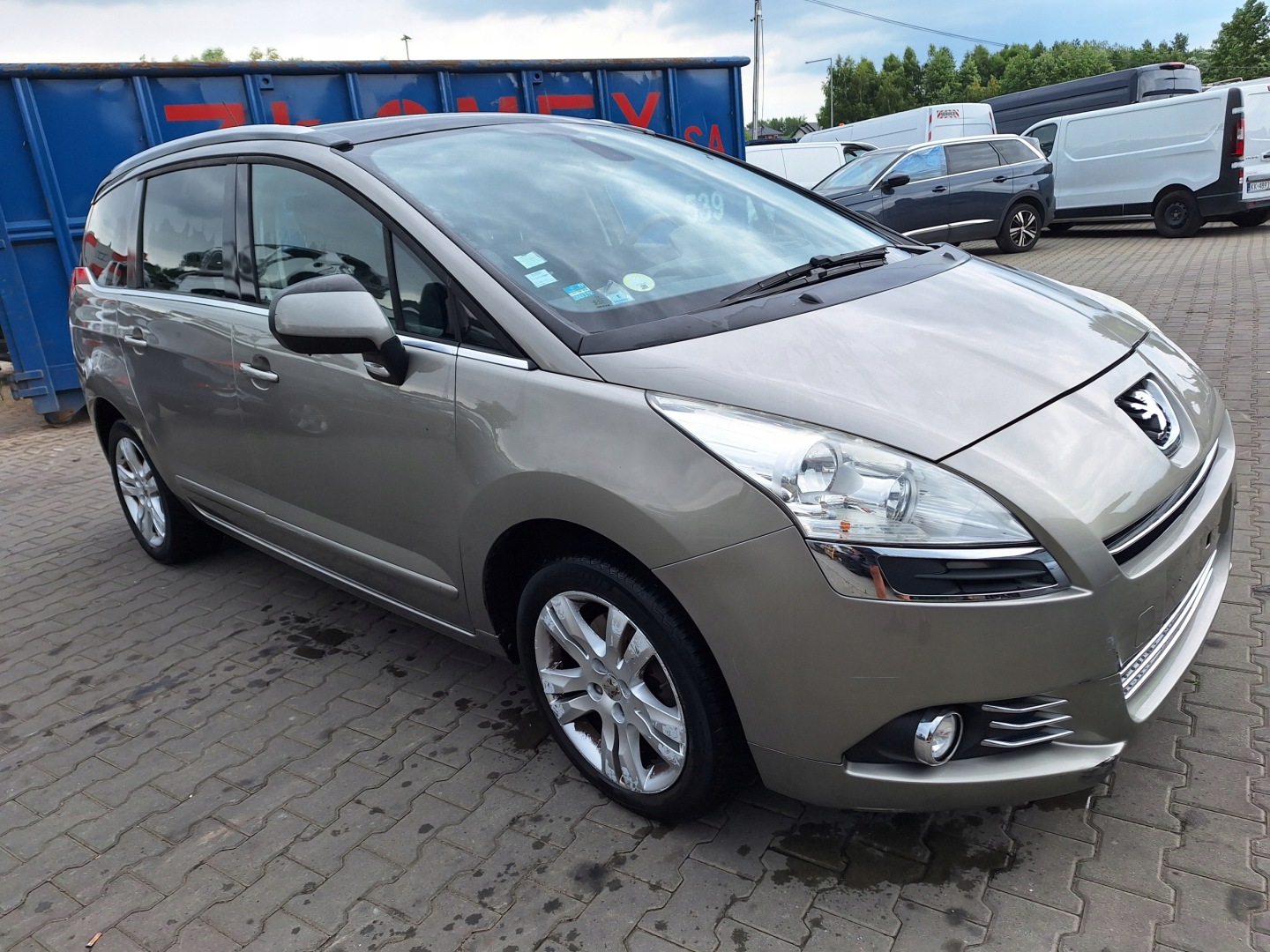 PEUGEOT 5008 and 1 T87 0U 0E 2009-2017 door front left EVGC