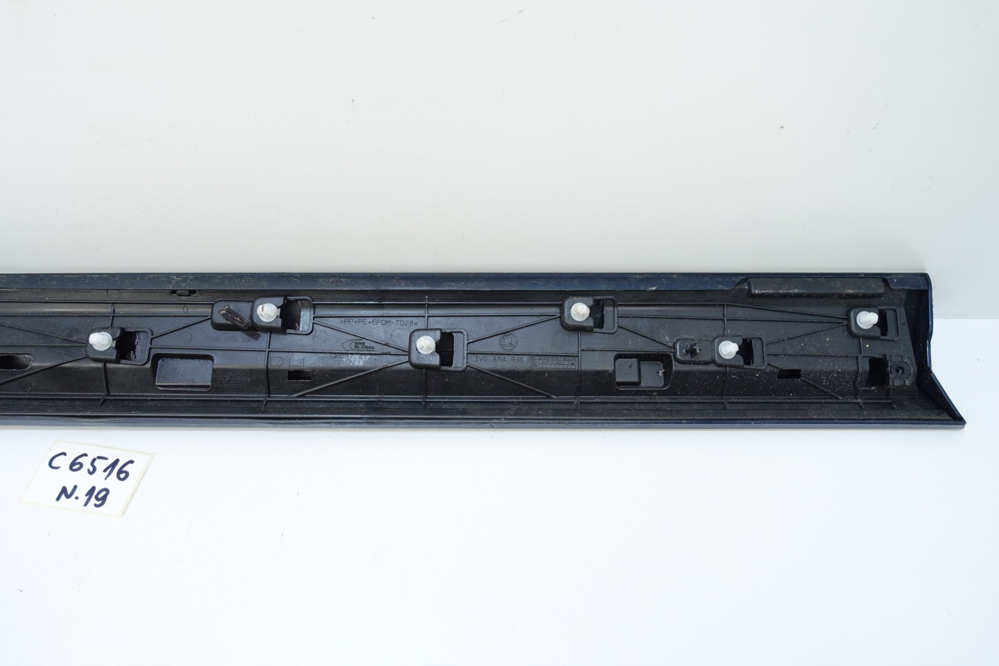moulding door right front SKODA SUPERB III 3V0