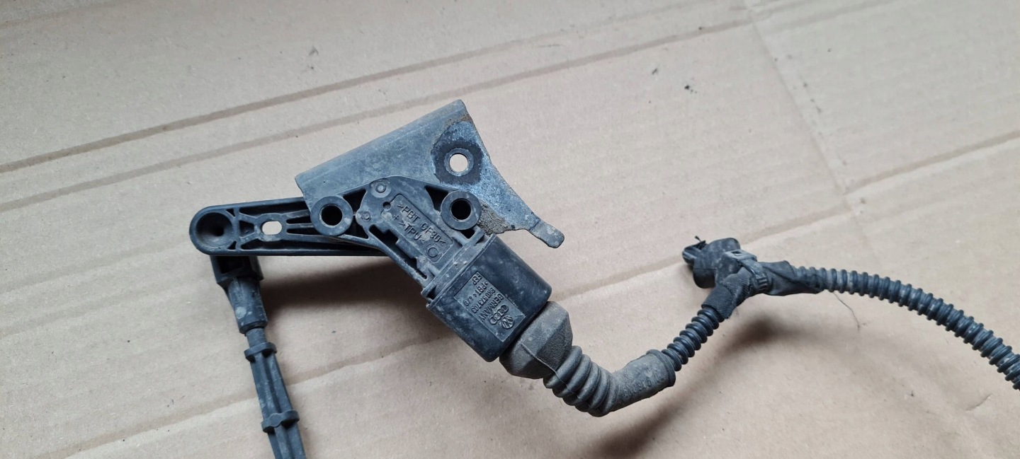 A4 B9 8W Sensor POZIOMOWANIA links heck lichte 4M0907503 A5 8W