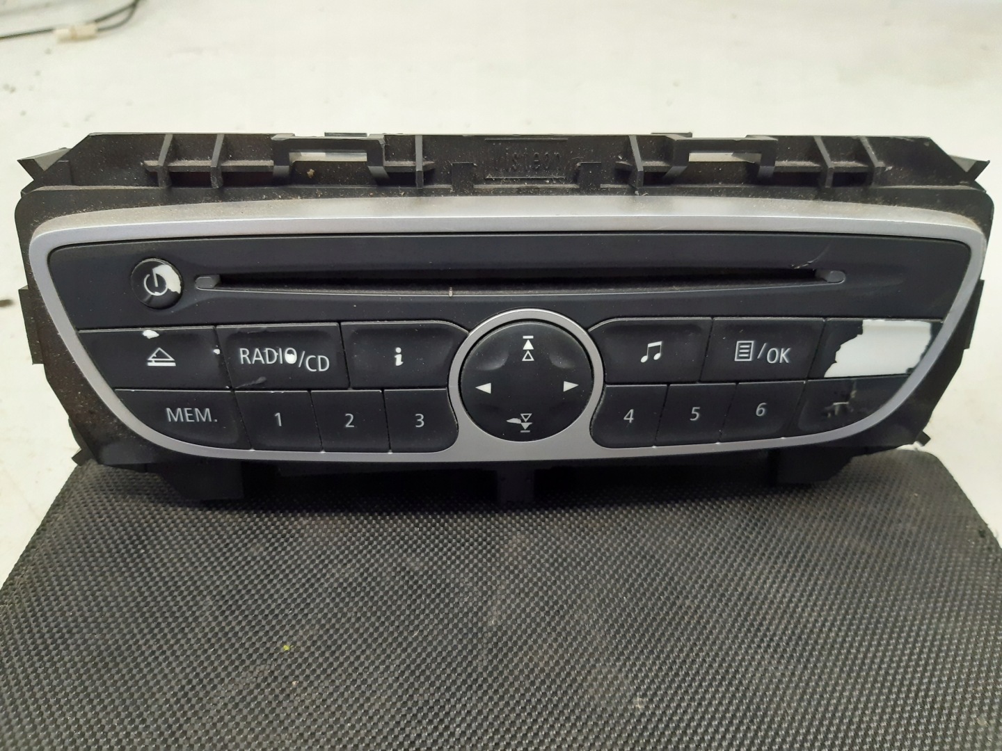 Radio 28115003112 Renault Twingo II