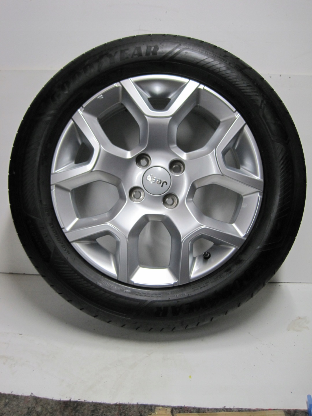wheels discs tyres JEEP AVENGER R17