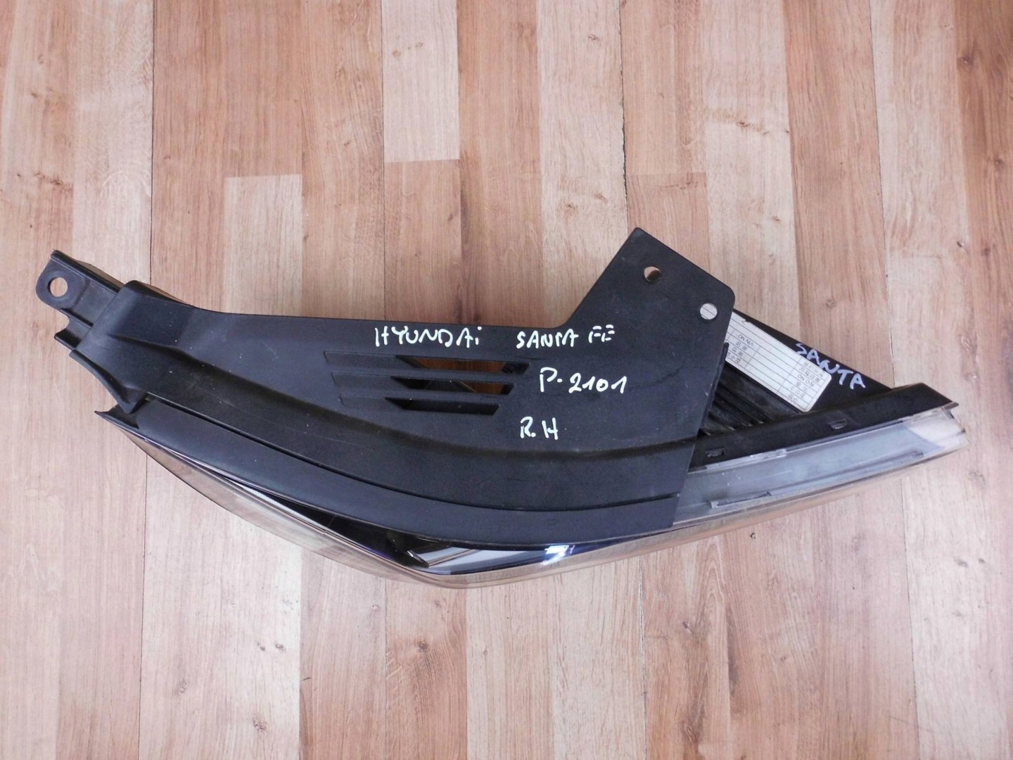 Hyundai Santa Fe IV 2018-2020 light dzienna front front right DRL