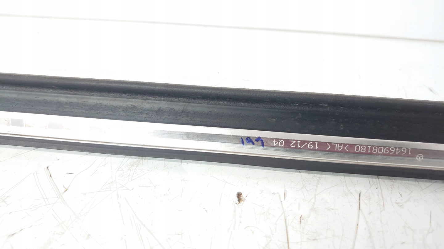 MERCEDES GL X164 moulding dust left rear part 1646908180