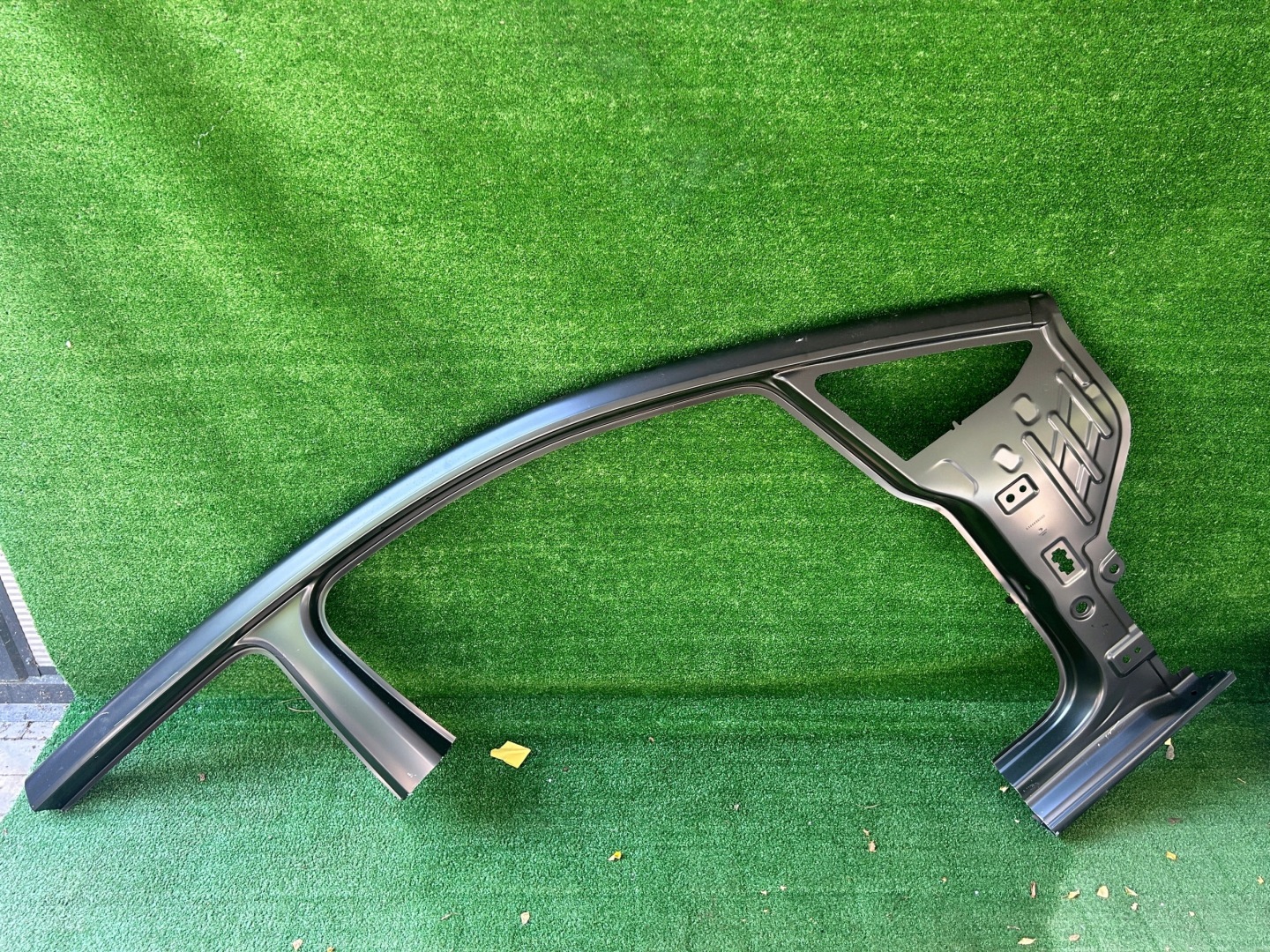 Vw 510 Sportvan sloupek pravý předek přední