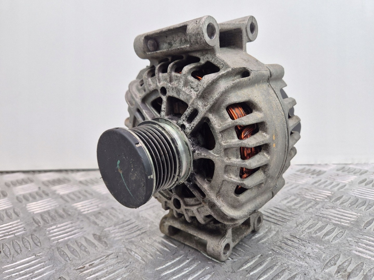 Mercedes E250 CGI W212 1.8 alternator A0009063000