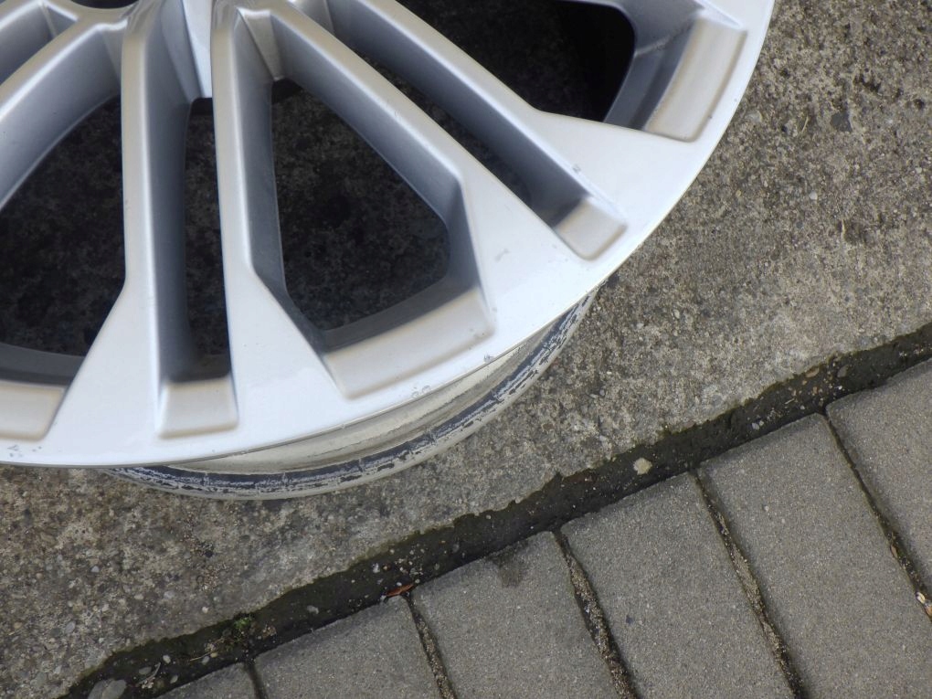 AUDI A4 A5 B9 8.5J x 18 ET29 5x112 disk hliníkový