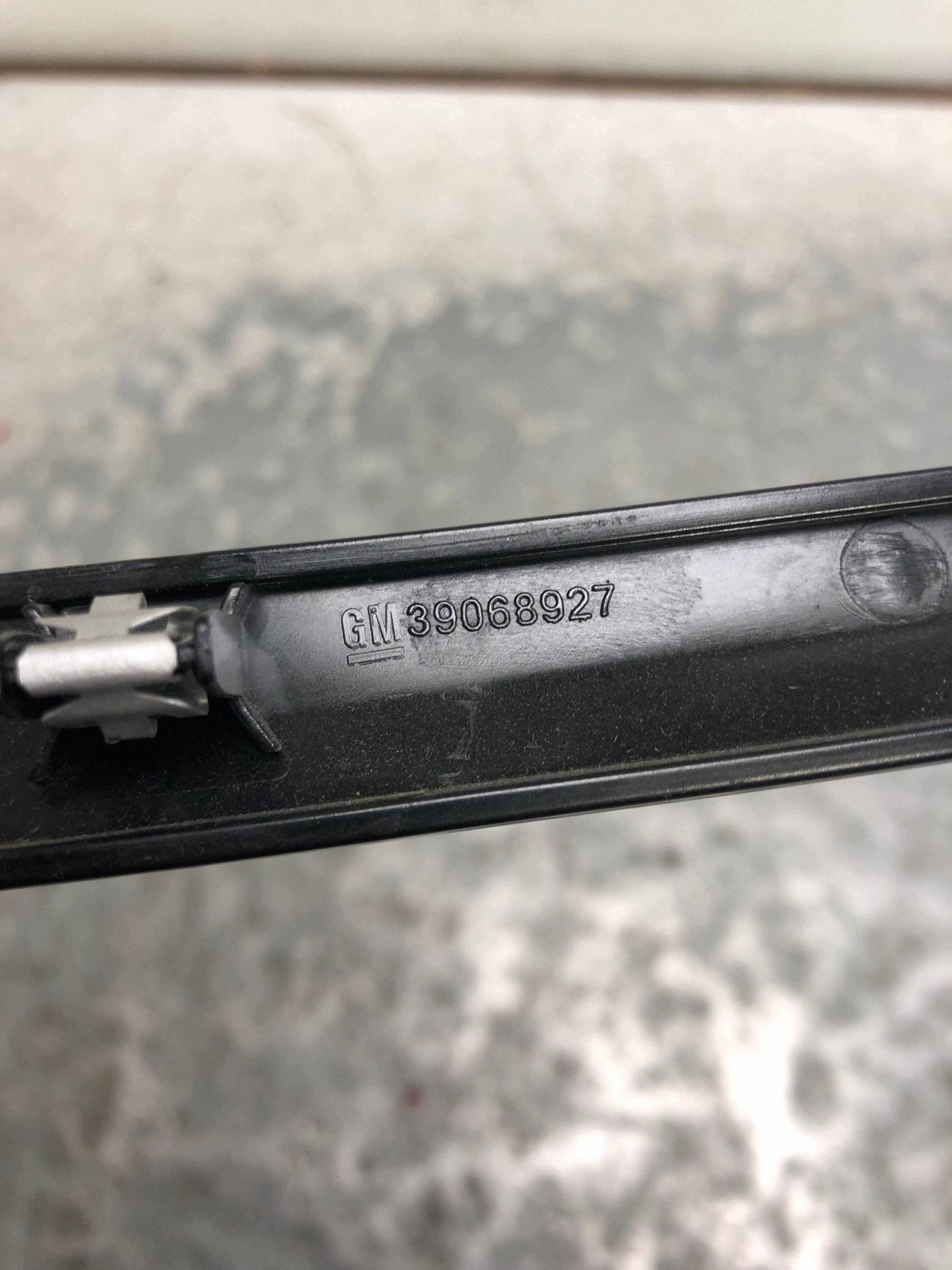 moulding DEKOR door left front OPEL ASTRA K KOMBI 39068927