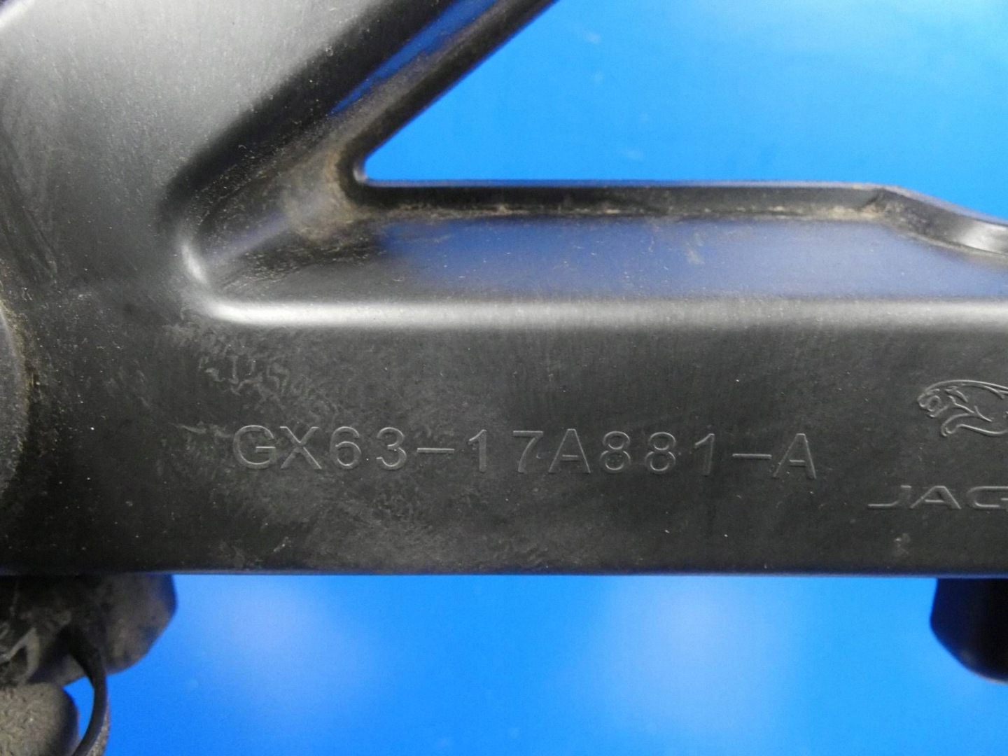 JAGUAR XF II X260 Support Support plaque Pare choc Droite Arrière