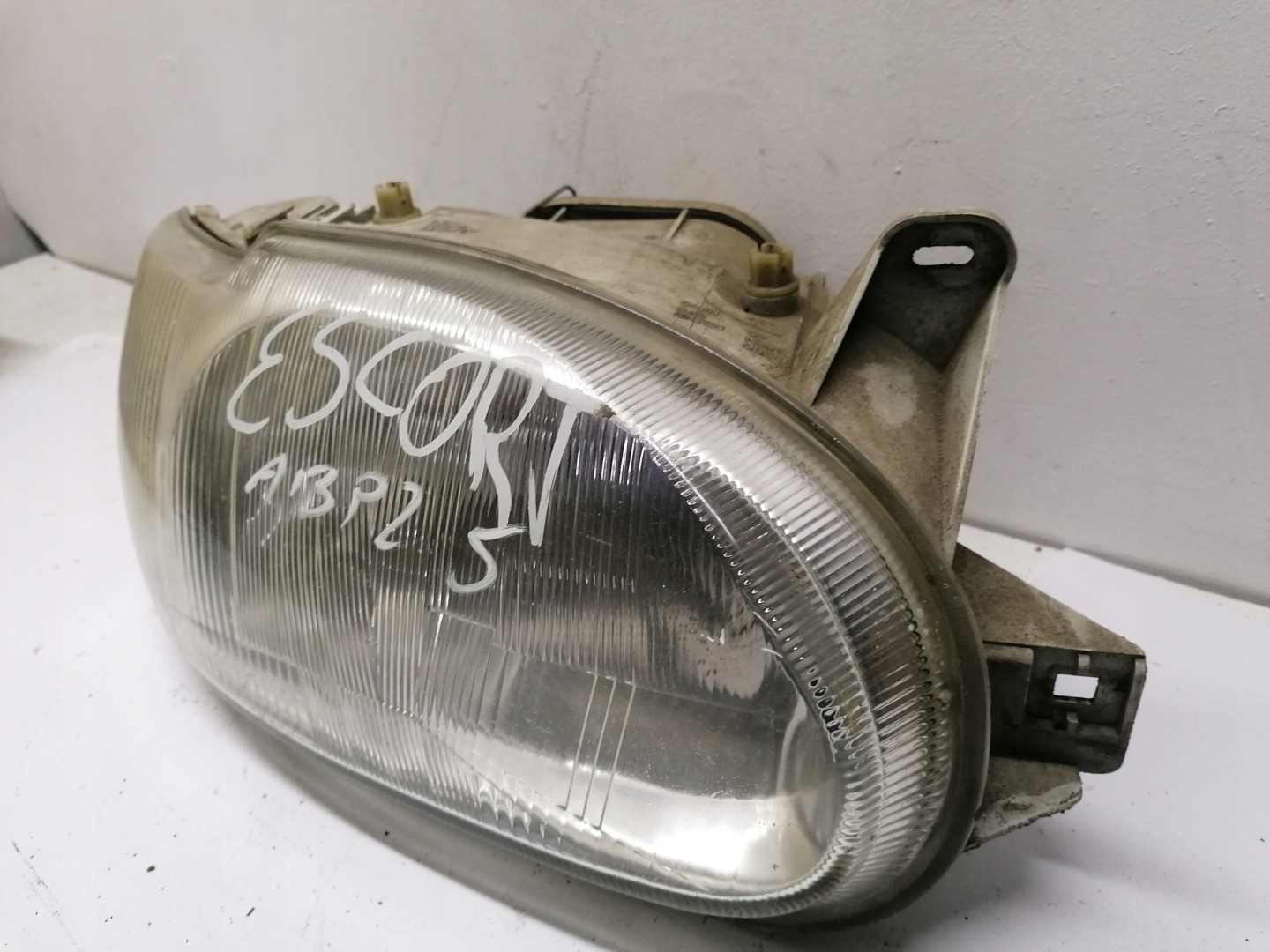 light front right Ford Escort VI