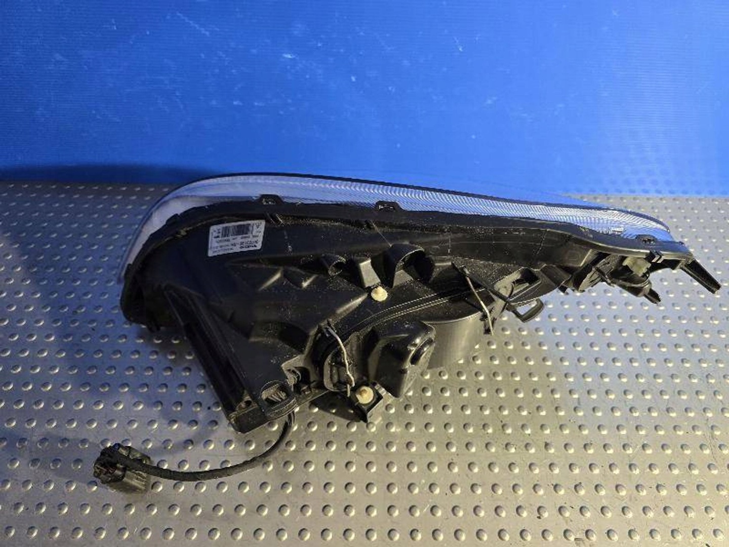Volvo XC60 and 09-13 XENON 30763136 light front front right