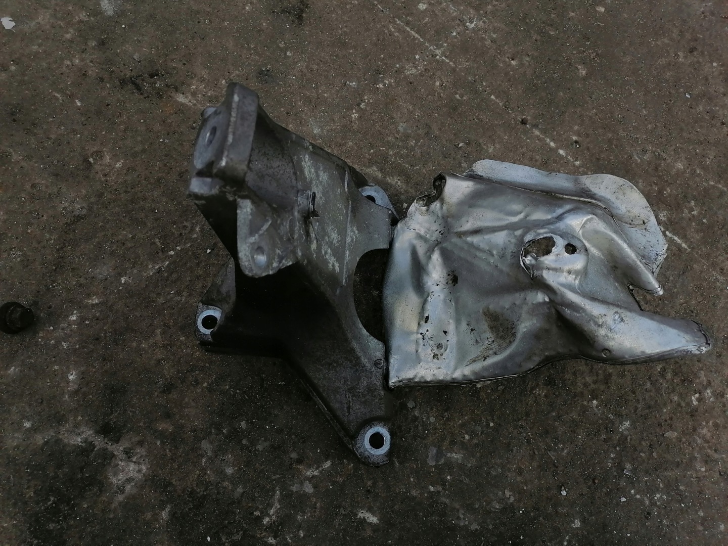 engine mount right 8E0199308A AUDI A4 B6