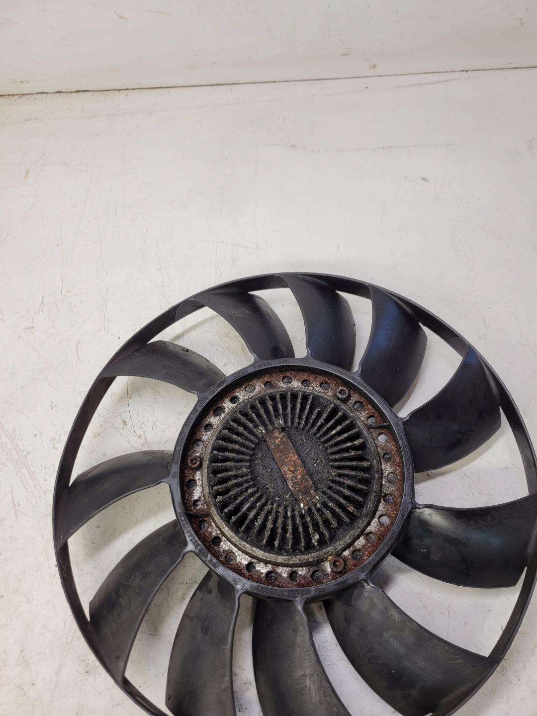 KVAČILO WISKOZA VENTILATOR A4 A6 2.5 TD 059121301A